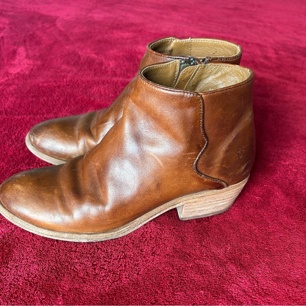 Frye Women’s heeled leather ankle boot